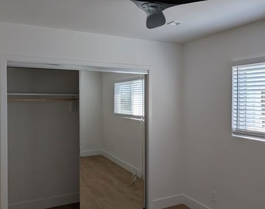 2626 Cloverfield Boulevard - Photo Thumbnail 5