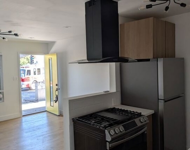 2626 Cloverfield Boulevard - Photo Thumbnail 7