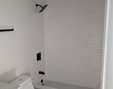 2626 Cloverfield Boulevard - Photo Thumbnail 6