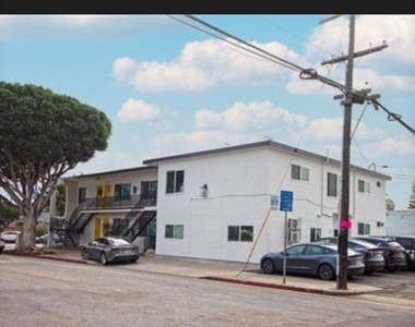 2626 Cloverfield Boulevard - Photo Thumbnail 12