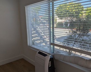 2626 Cloverfield Boulevard - Photo Thumbnail 8