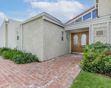 2637 Angelo Drive - Photo Thumbnail 3