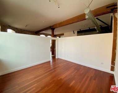 652 Mateo Street - Photo Thumbnail 3
