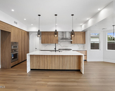 295 Toyon Court - Photo Thumbnail 13