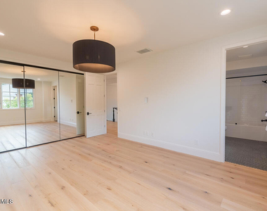 2390 Crombie Court - Photo Thumbnail 31