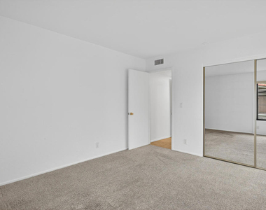 1050 E Ramon Road - Photo Thumbnail 16
