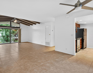 1050 E Ramon Road - Photo Thumbnail 10