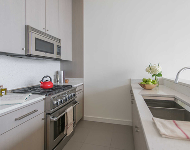 105 W 29th Street - Photo Thumbnail 4