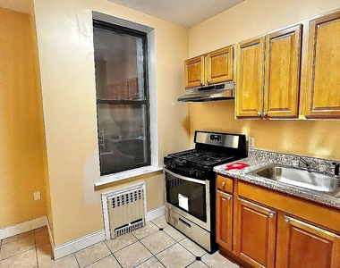 East 138th Street - Photo Thumbnail 3