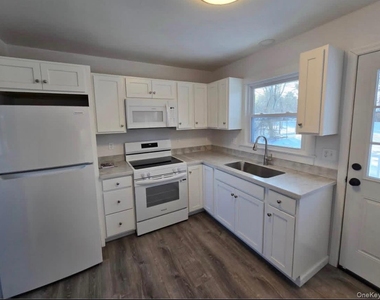 182 Rock Hill Drive - Photo Thumbnail 3