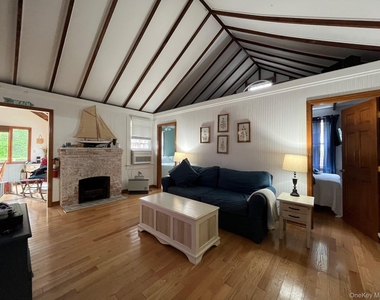 896 Evergreen - Photo Thumbnail 2