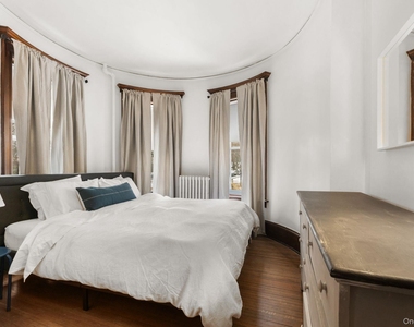 16 Bedford Road - Photo Thumbnail 4