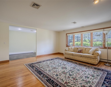 19-21 Lamela Drive - Photo Thumbnail 5