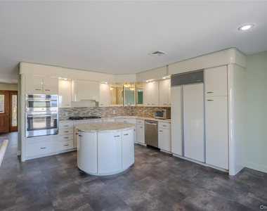 19-21 Lamela Drive - Photo Thumbnail 7