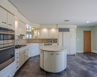 19-21 Lamela Drive - Photo Thumbnail 8