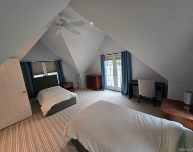 48 Jessup Avenue - Photo Thumbnail 12