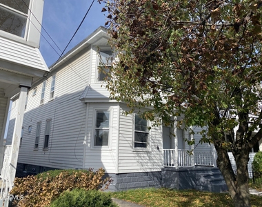 1755 Avenue B - Photo Thumbnail 2