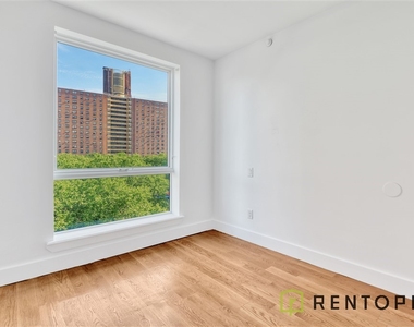 810 Flushing Avenue - Photo Thumbnail 2