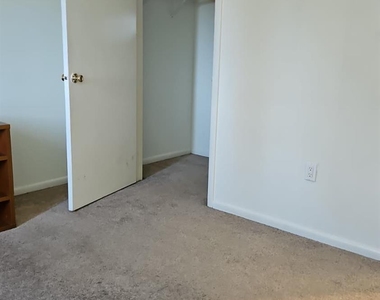 909 Ravens Crest Drive E - Photo Thumbnail 25