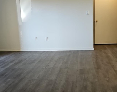909 Ravens Crest Drive E - Photo Thumbnail 9