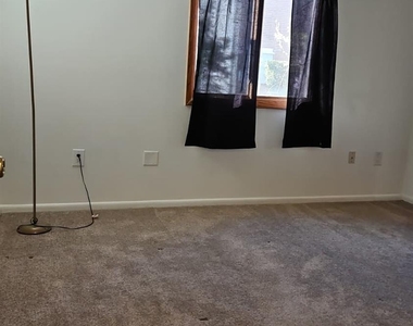 909 Ravens Crest Drive E - Photo Thumbnail 37