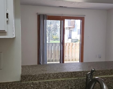 909 Ravens Crest Drive E - Photo Thumbnail 15