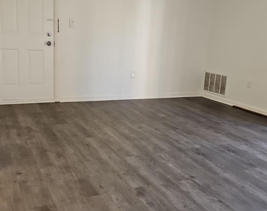 909 Ravens Crest Drive E - Photo Thumbnail 17