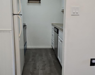 909 Ravens Crest Drive E - Photo Thumbnail 7