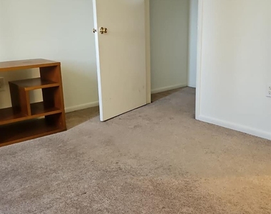 909 Ravens Crest Drive E - Photo Thumbnail 28