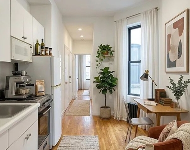 192 Bleecker Street - Photo Thumbnail 3