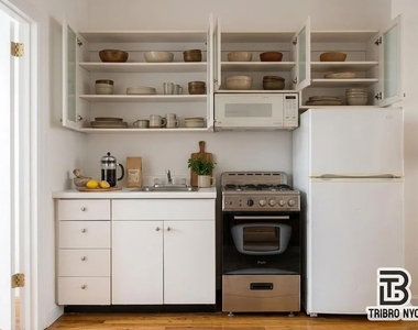 192 Bleecker Street - Photo Thumbnail 2