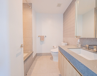 24-16 Queens Plaza S - Photo Thumbnail 5
