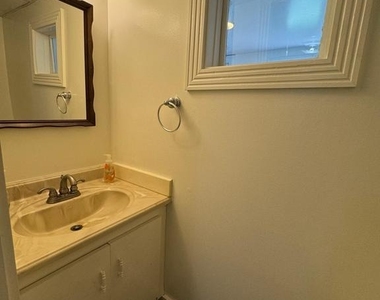 1005 Manning Drive - Photo Thumbnail 7