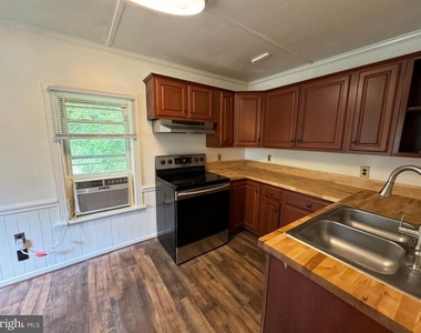 1005 Manning Drive - Photo Thumbnail 11