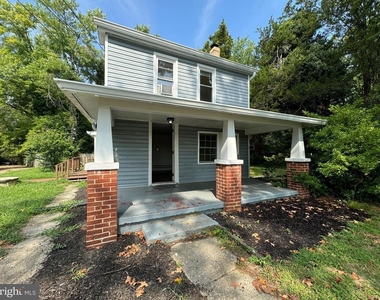 1005 Manning Drive - Photo Thumbnail 1
