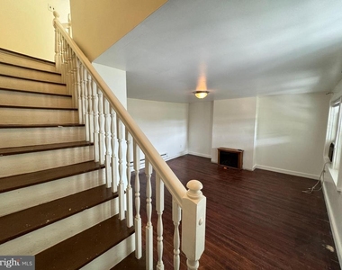 1005 Manning Drive - Photo Thumbnail 5