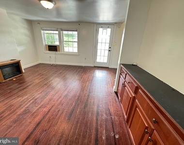 1005 Manning Drive - Photo Thumbnail 6