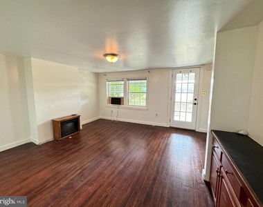 1005 Manning Drive - Photo Thumbnail 4