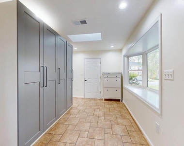 12043 Stoneford Drive - Photo Thumbnail 8