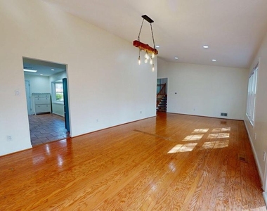 12043 Stoneford Drive - Photo Thumbnail 3