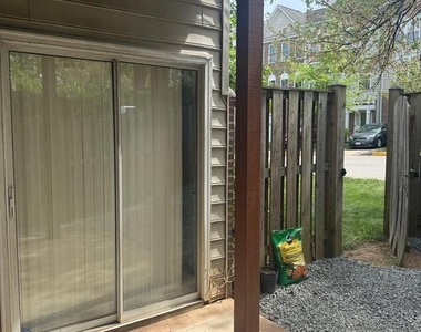 8469 Silverdale Road - Photo Thumbnail 14