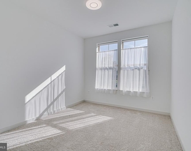 10755 Fairgrounds Drive - Photo Thumbnail 12