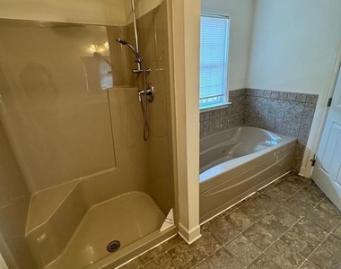 131 Scully Place - Photo Thumbnail 1