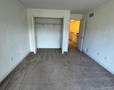 131 Scully Place - Photo Thumbnail 3