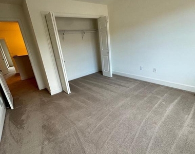 131 Scully Place - Photo Thumbnail 4