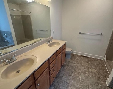 131 Scully Place - Photo Thumbnail 2