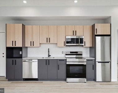 1112-16 E Berks Street - Photo Thumbnail 3