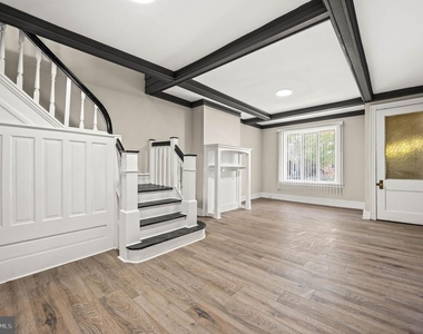 5011 Larchwood Avenue - Photo Thumbnail 10