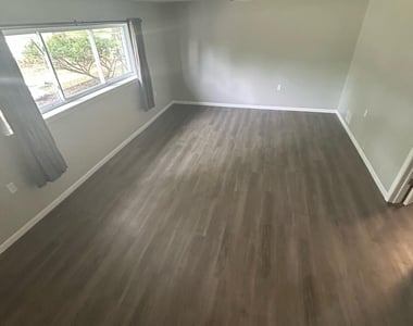 2930 Marshall Street - Photo Thumbnail 6
