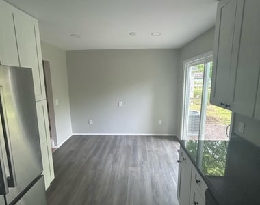 2930 Marshall Street - Photo Thumbnail 3